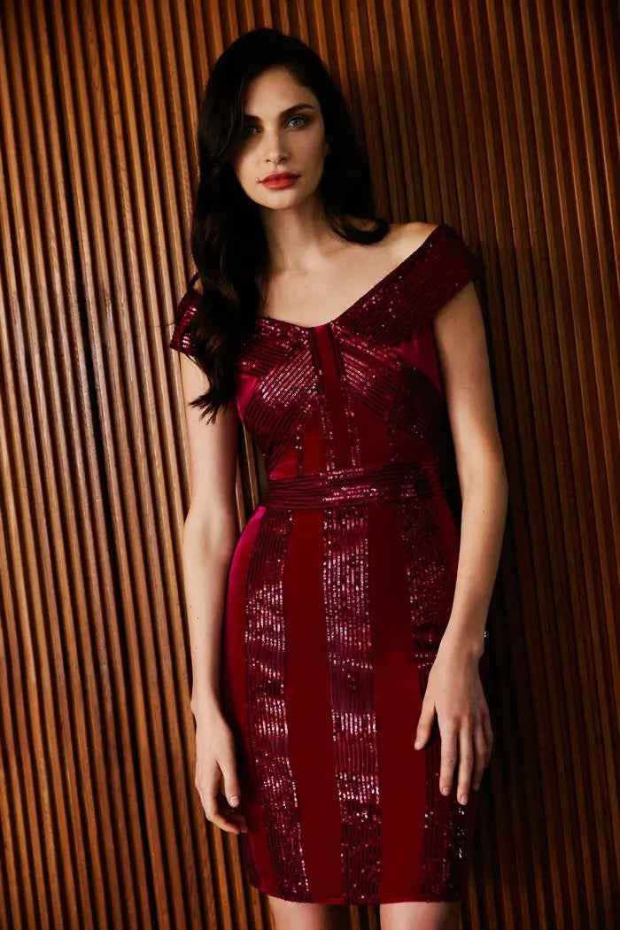 Vestido corto de hombros descubiertos - Escorpio Boutique