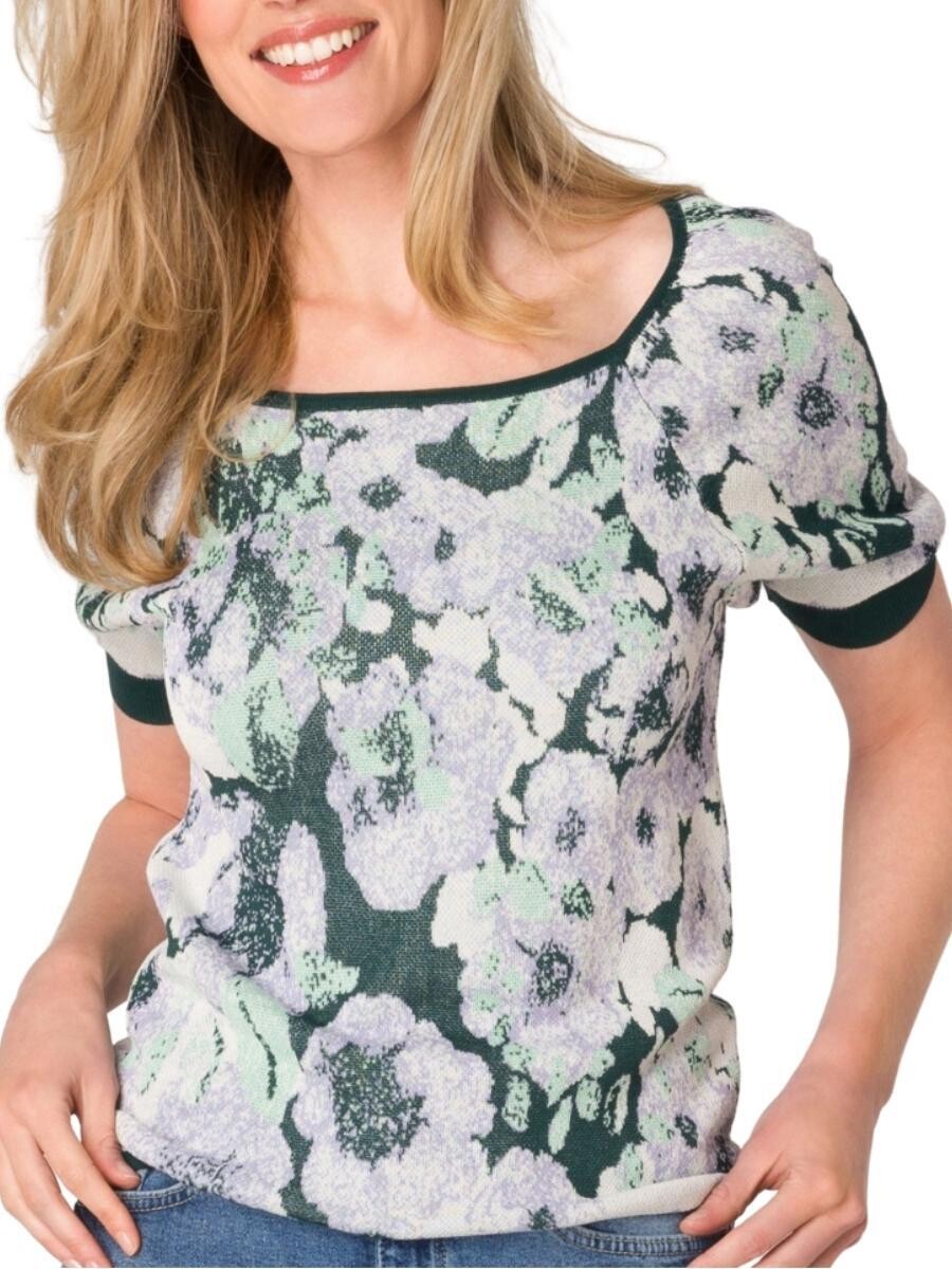 Sweater de manga corta con cuello cuadrado.