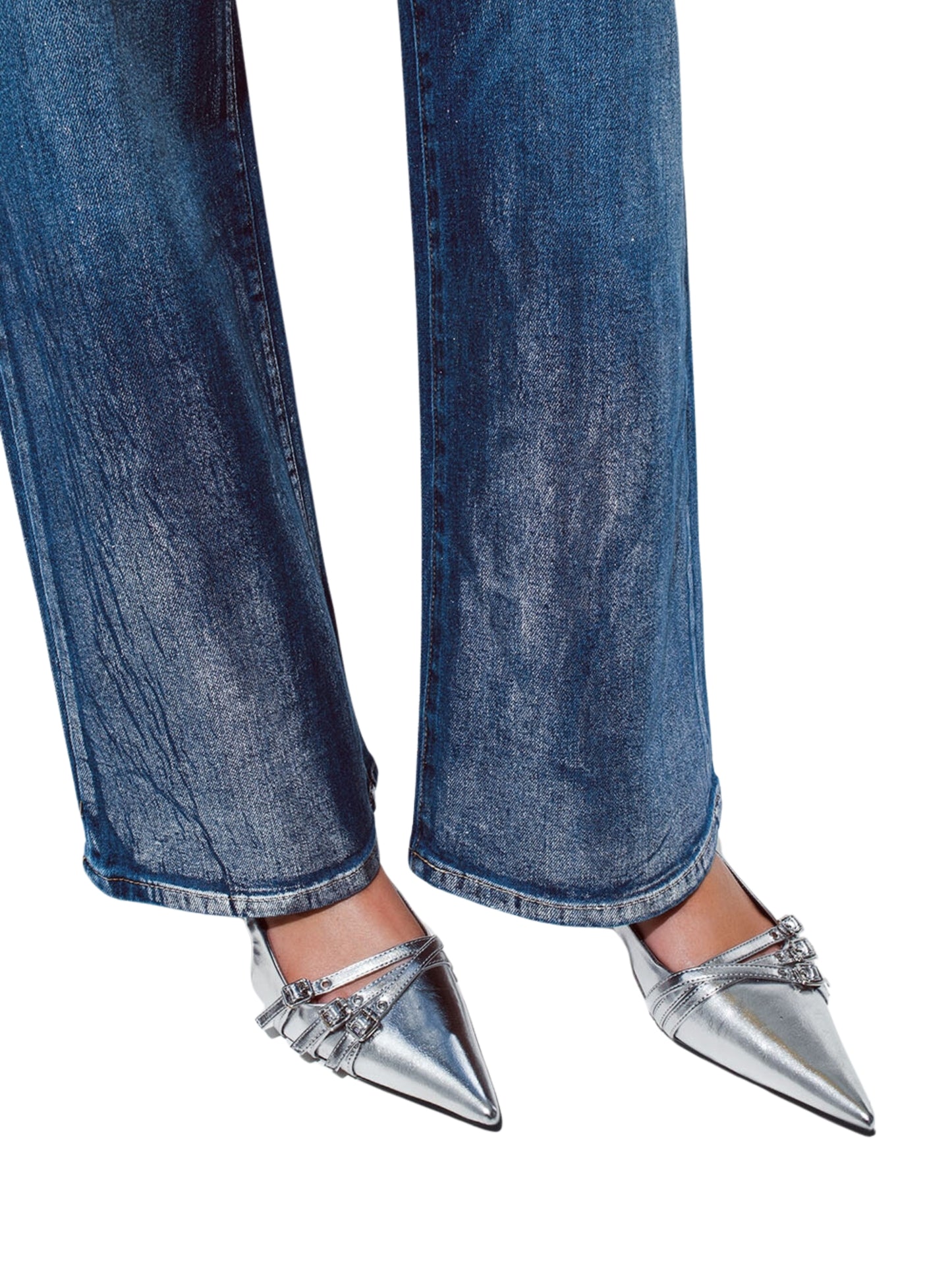 Jeans rectos en denim metálico.