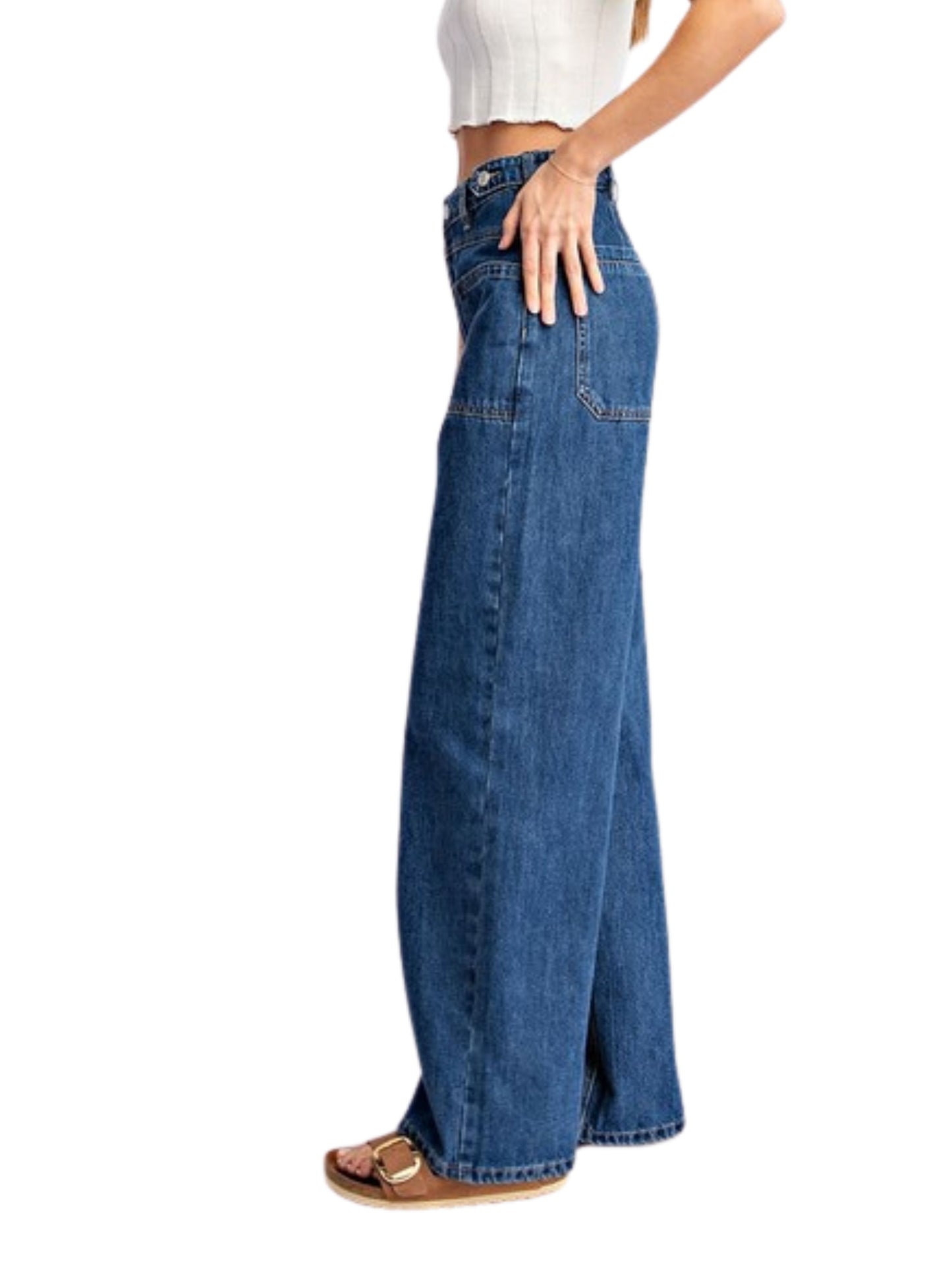 Jeans rectos con bolsas al frente.