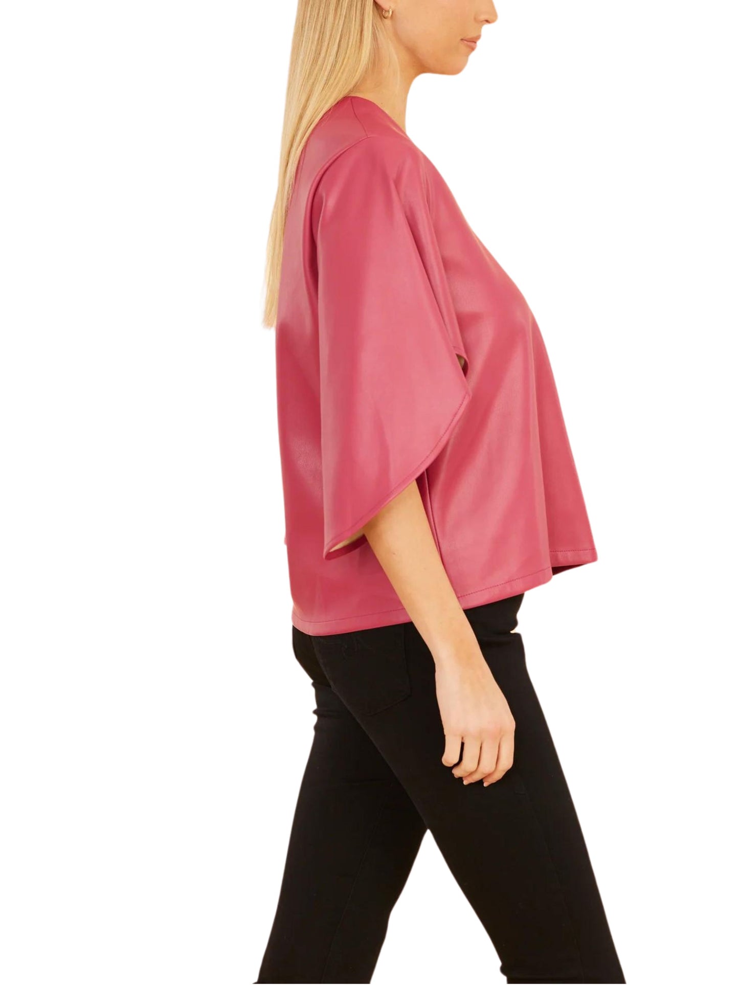 Blusa de piel vegana con manga cascada