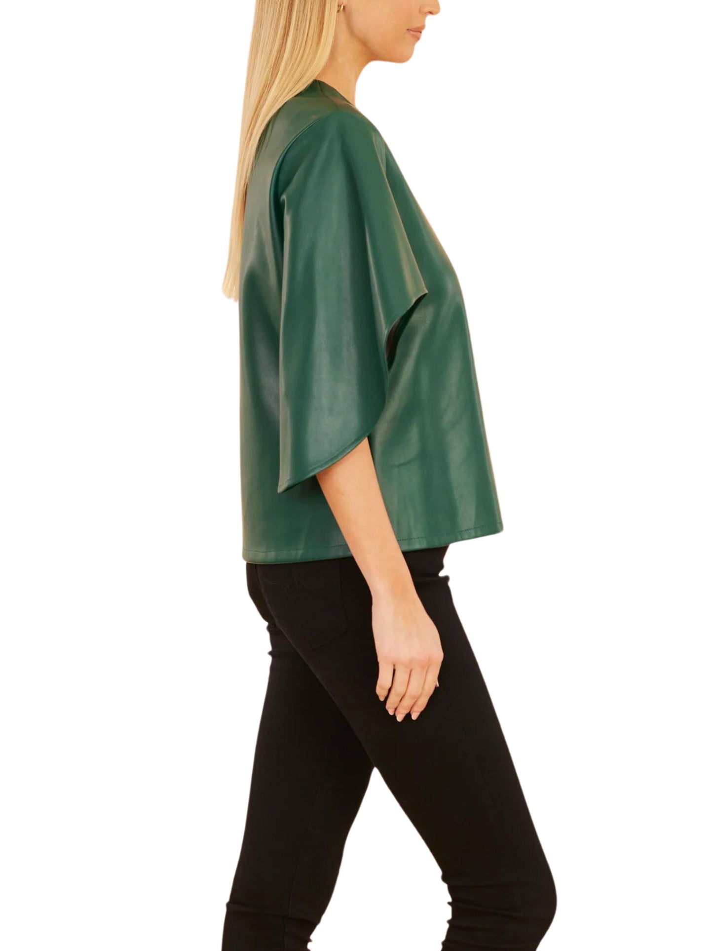 Blusa de piel vegana con manga cascada