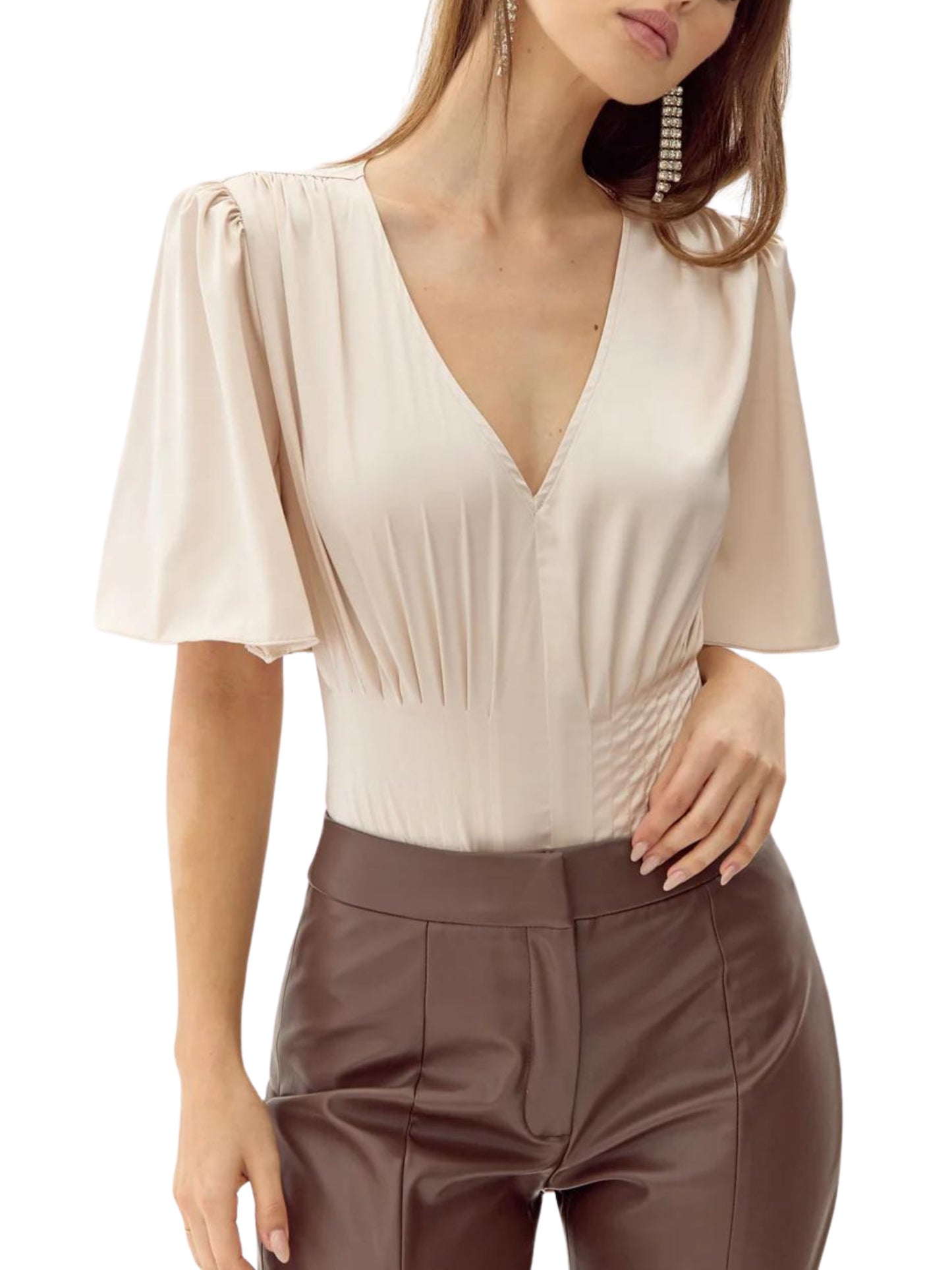 Panty blusa en satín de manga corta con cuello en V.