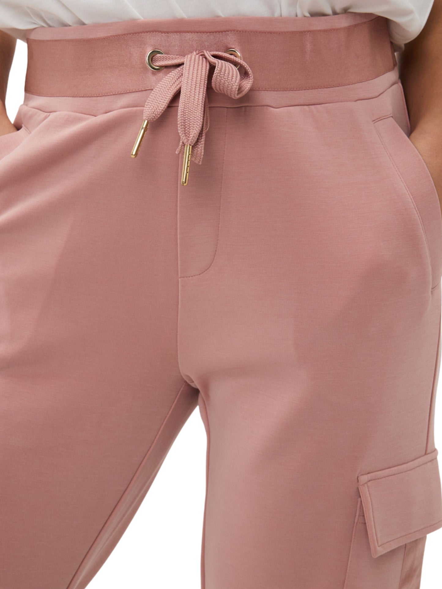 Pantalón tipo cargo en modal