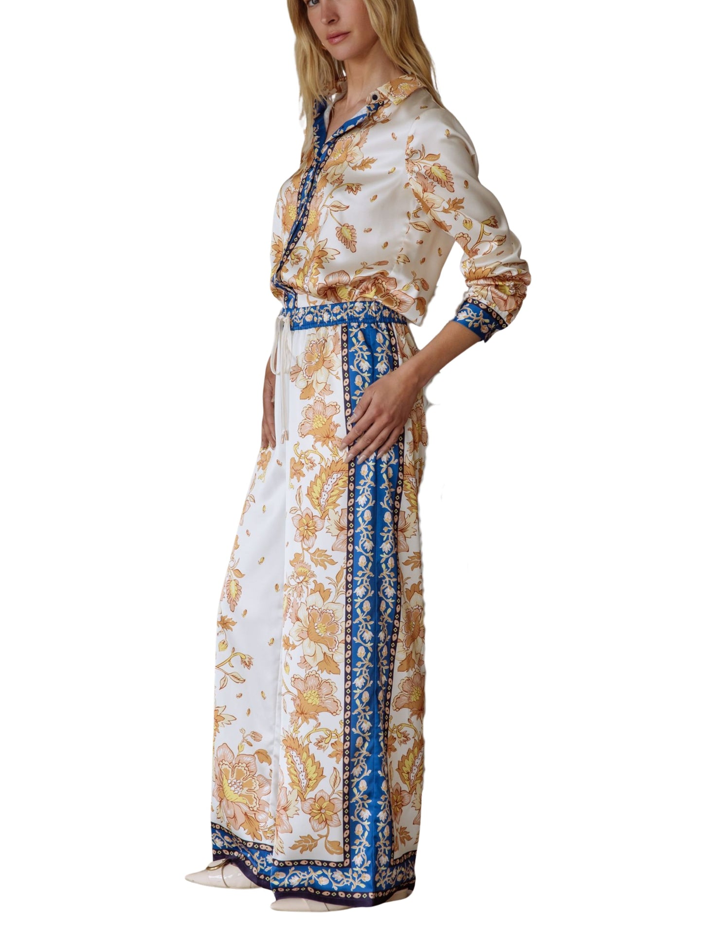 Set de blusa y pantalón en satín con print floral