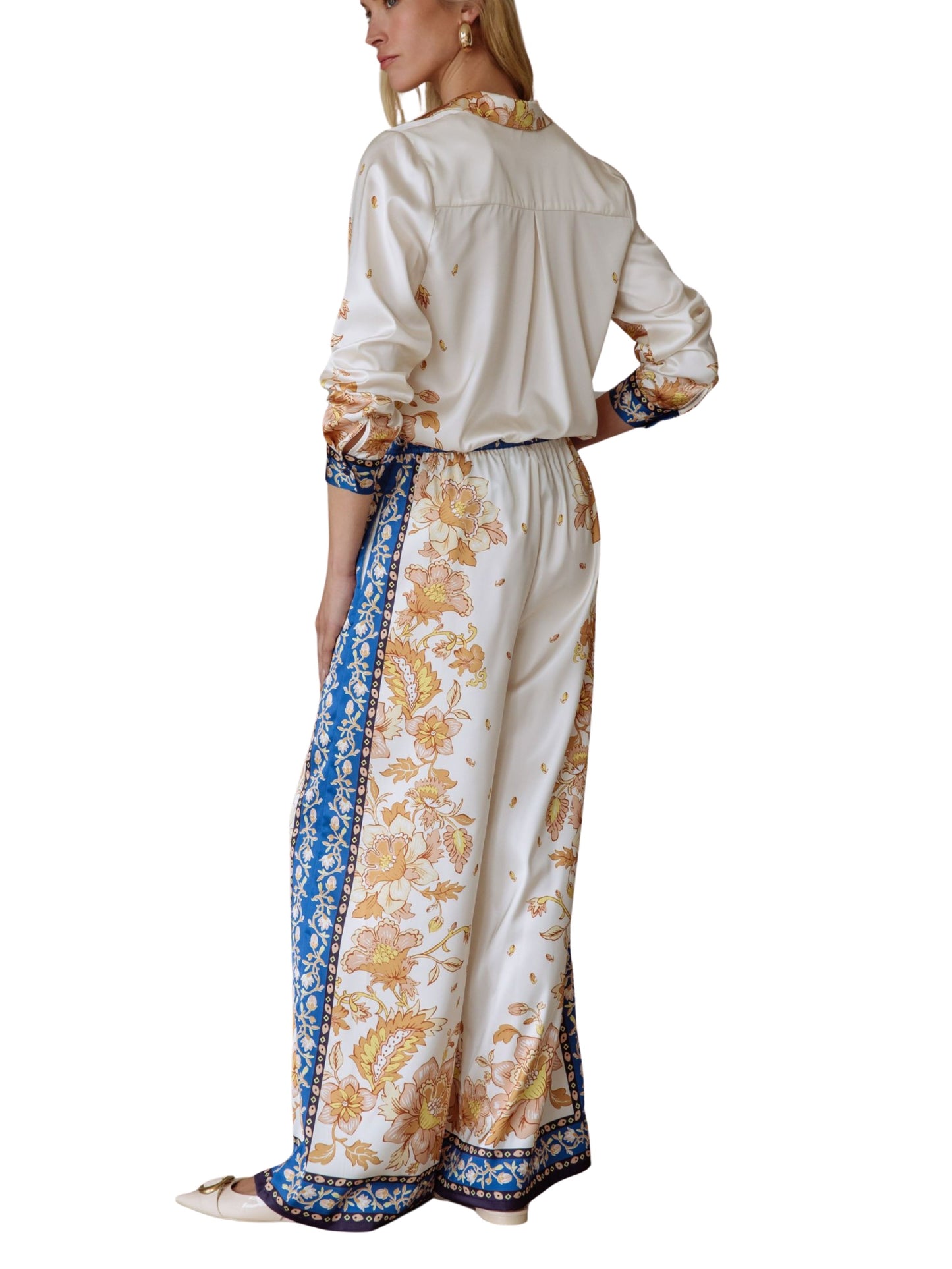 Set de blusa y pantalón en satín con print floral