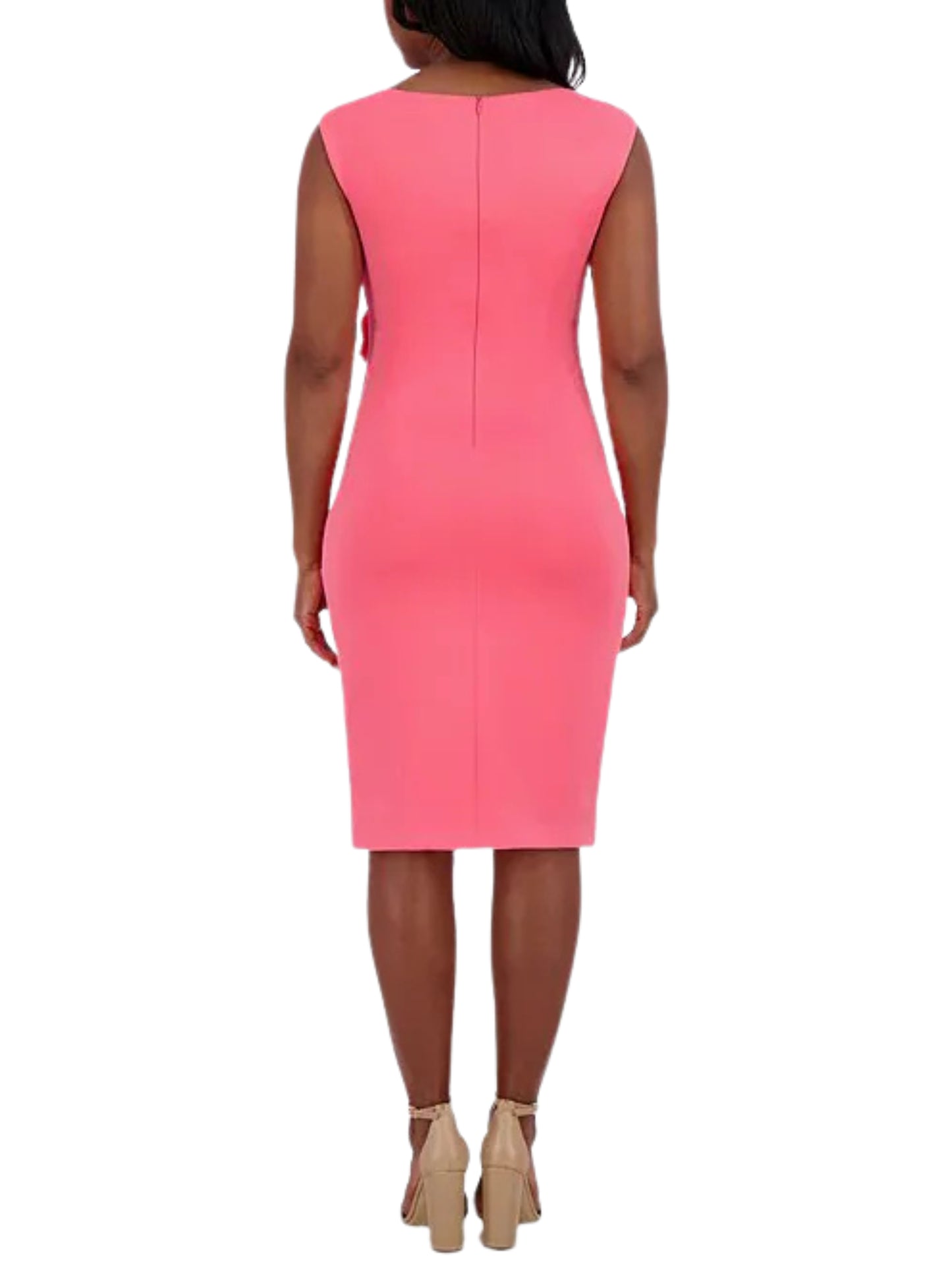 Vestido corto con flor lateral