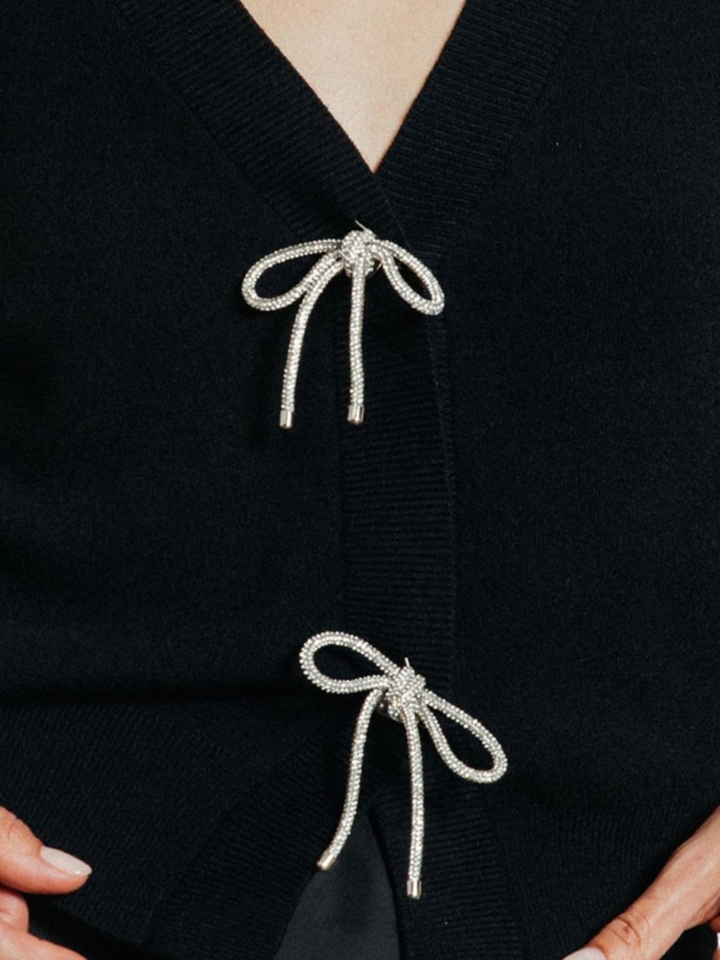 Escorpio Boutique - Sweater con moños de cristal