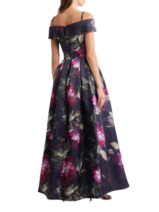 vestido largo con hombros descubiertos