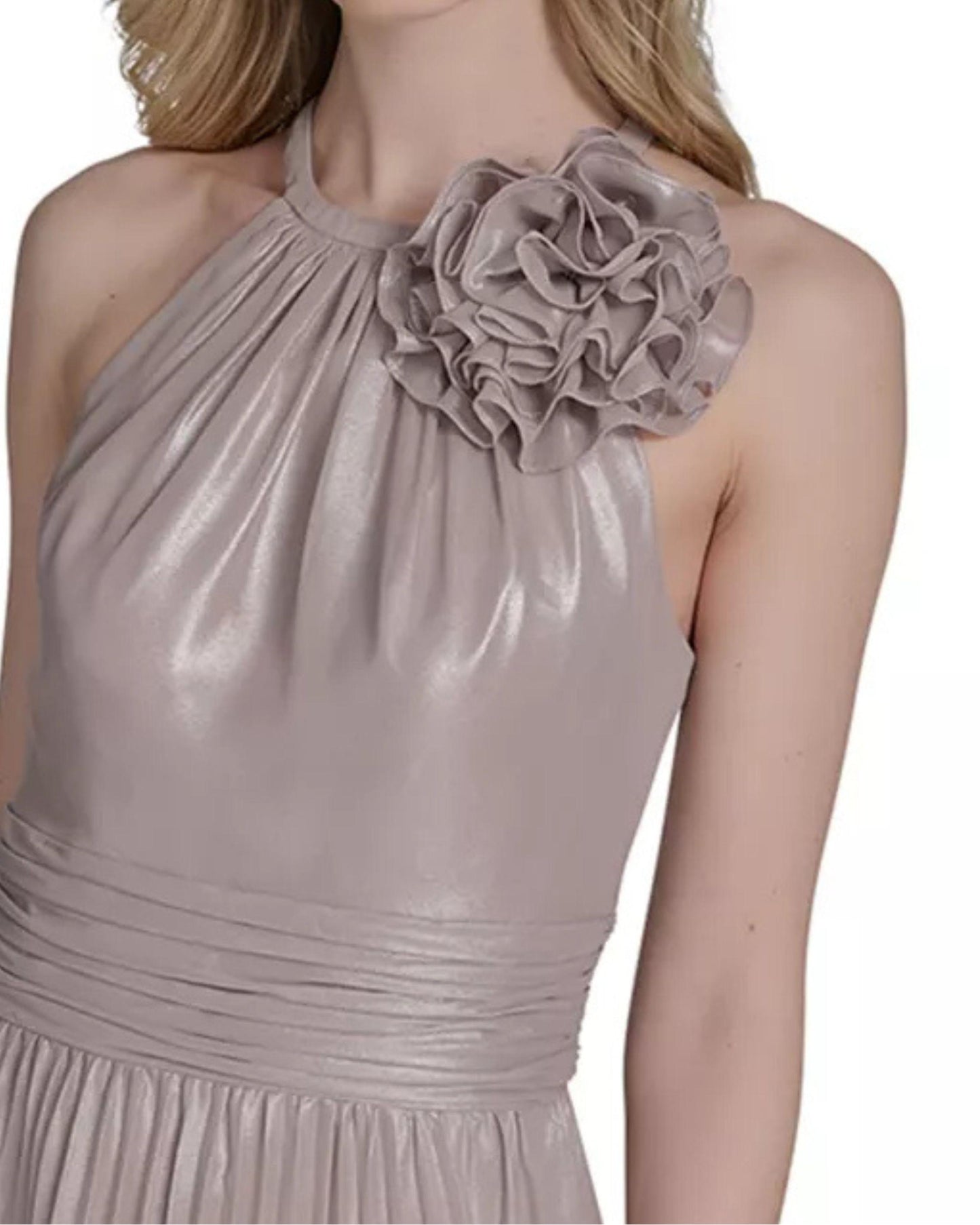 Vestido elegante con aplicación floral 3D