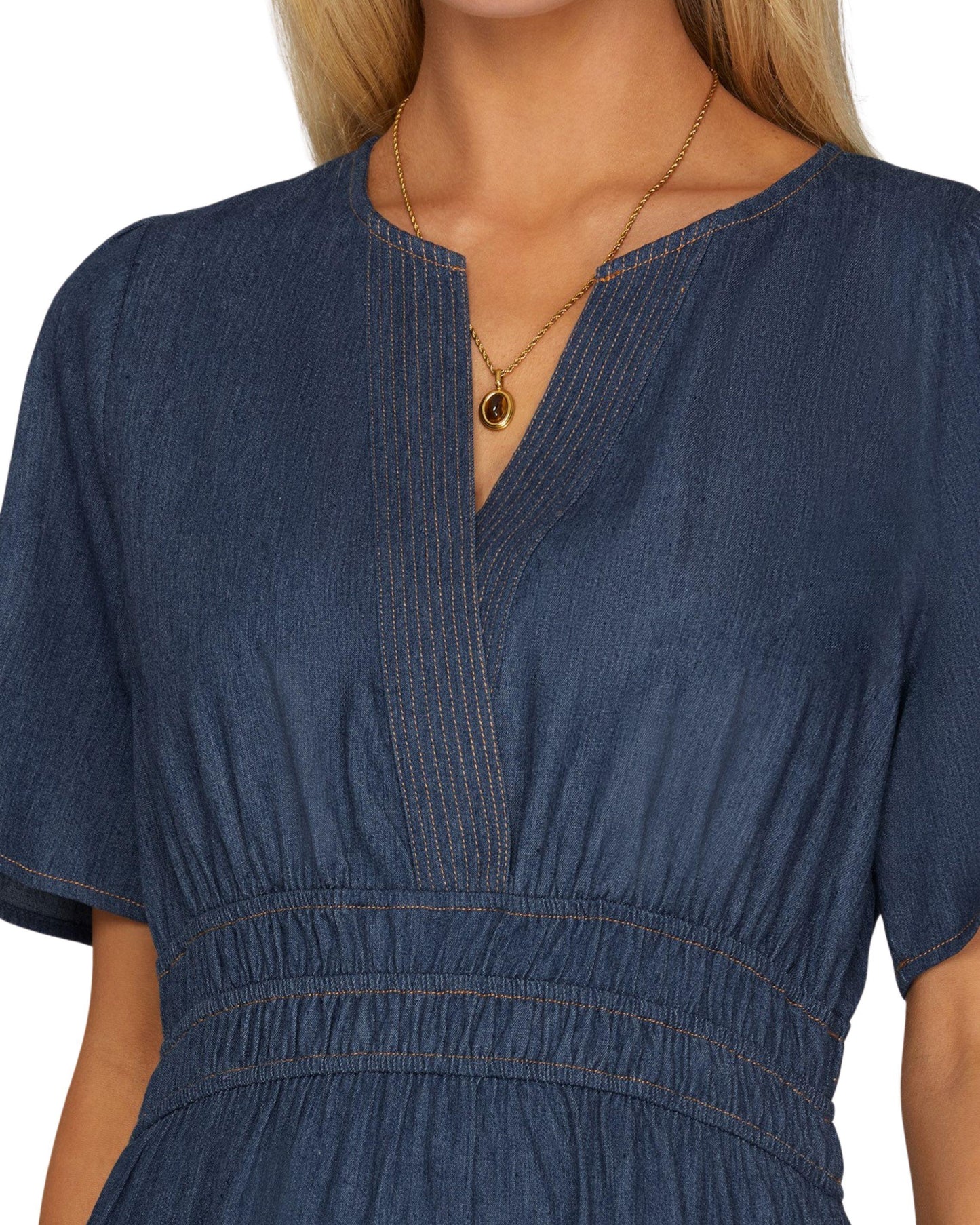 Vista trasera vestido midi denim mujer
