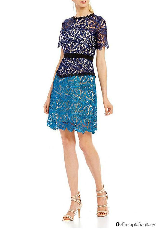 Vestido Corto de encaje manga corta