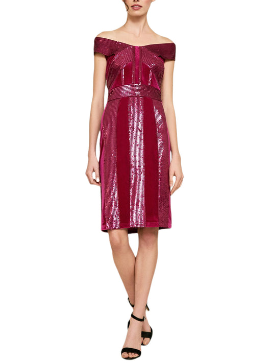 Vestido corto de hombros descubiertos