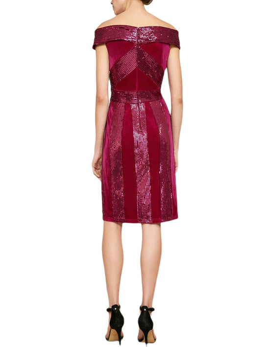 Vestido corto de hombros descubiertos