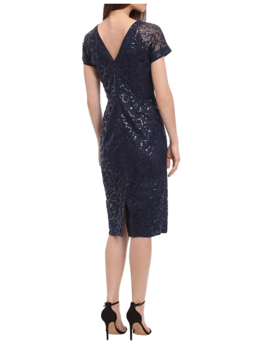 Vestido corto bordado con transparencia