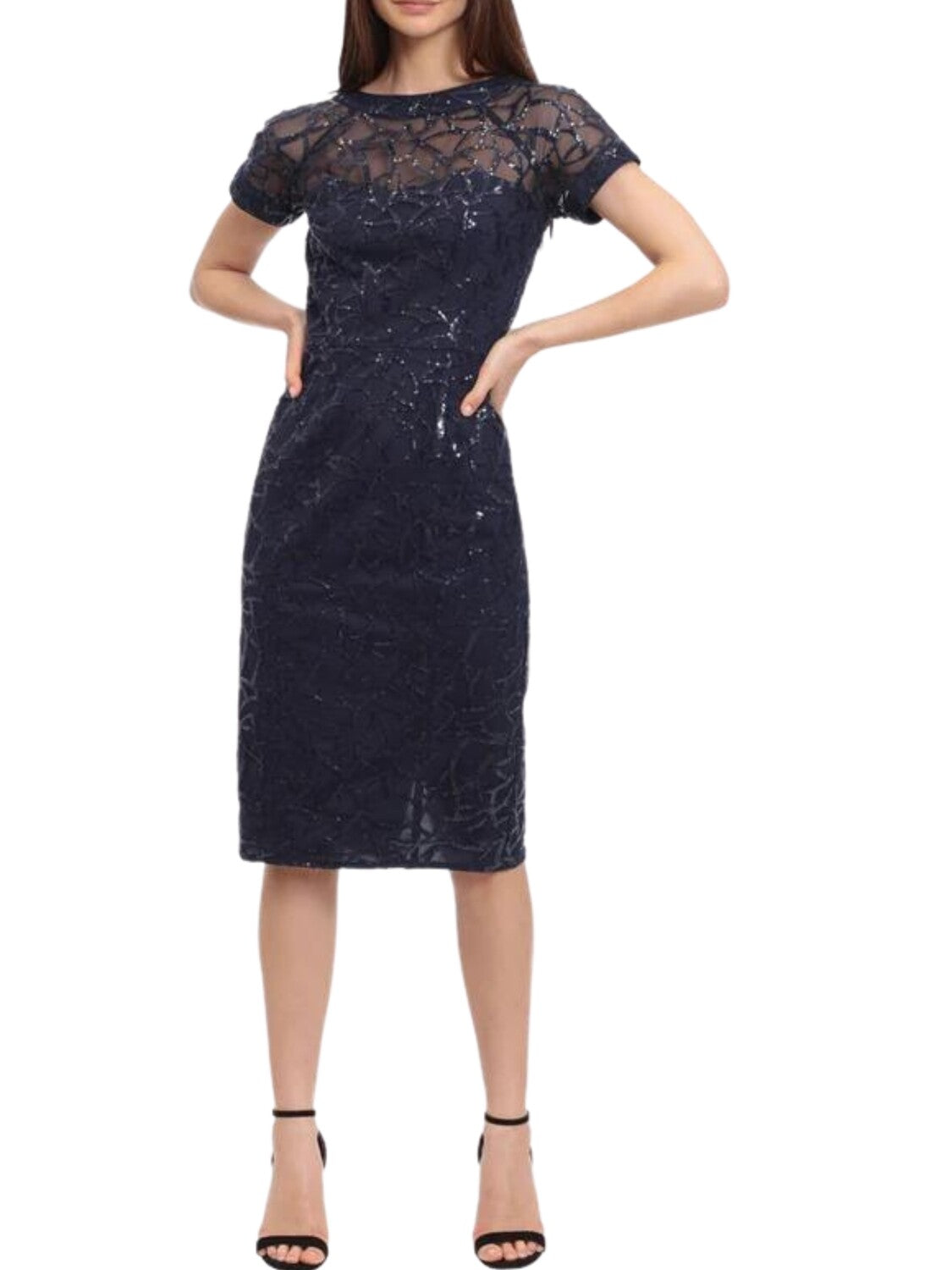 Vestido corto bordado con transparencia