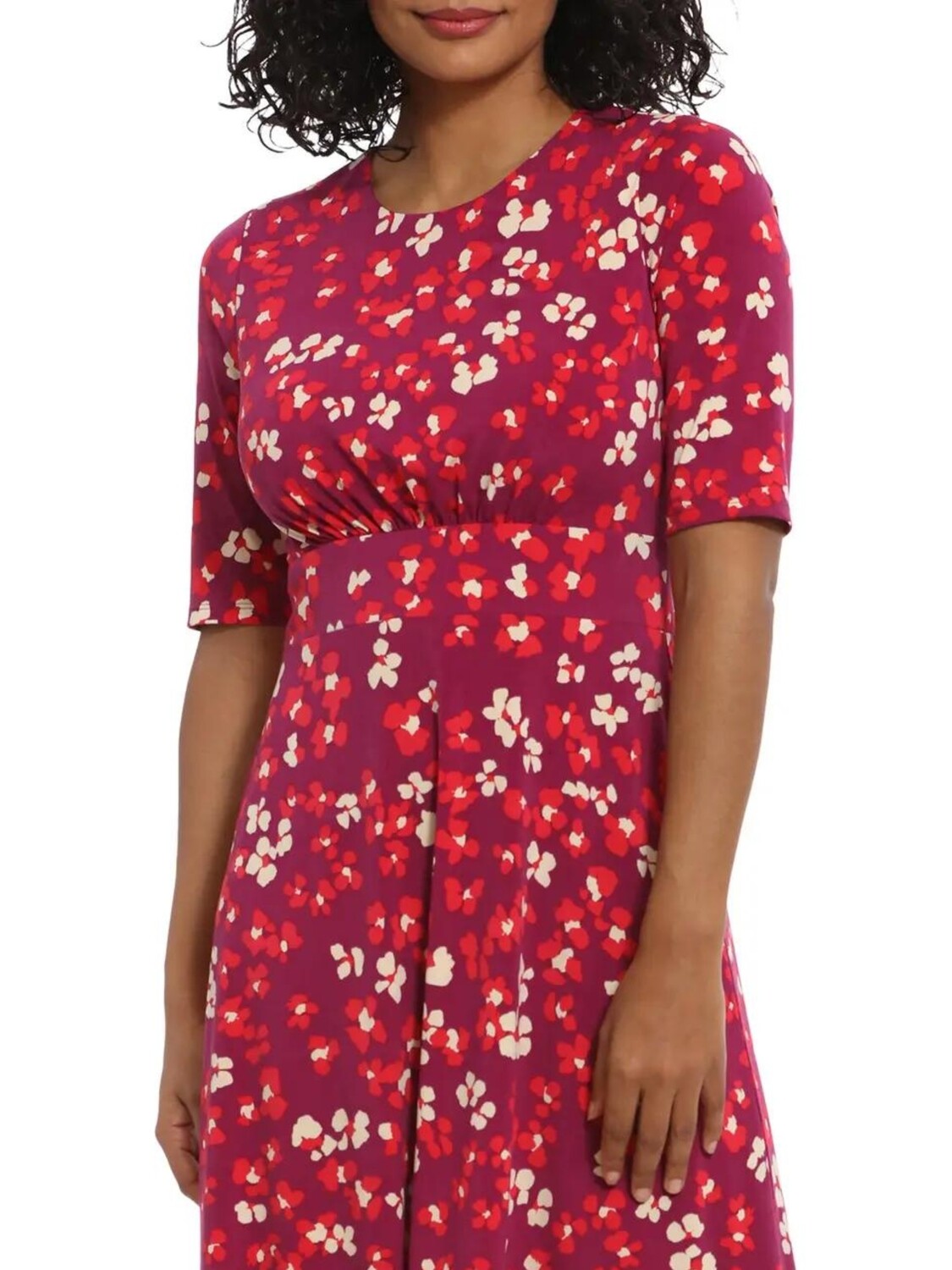 Vestido corto con manga 3/4