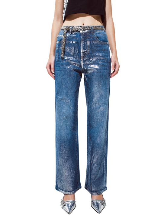 Jeans rectos en denim metálico.