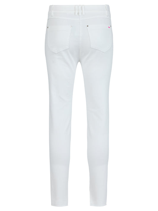 Jeans corte slim con linea lateral.