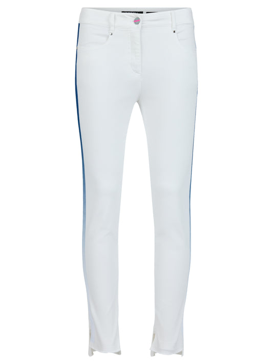 Jeans corte slim con linea lateral.