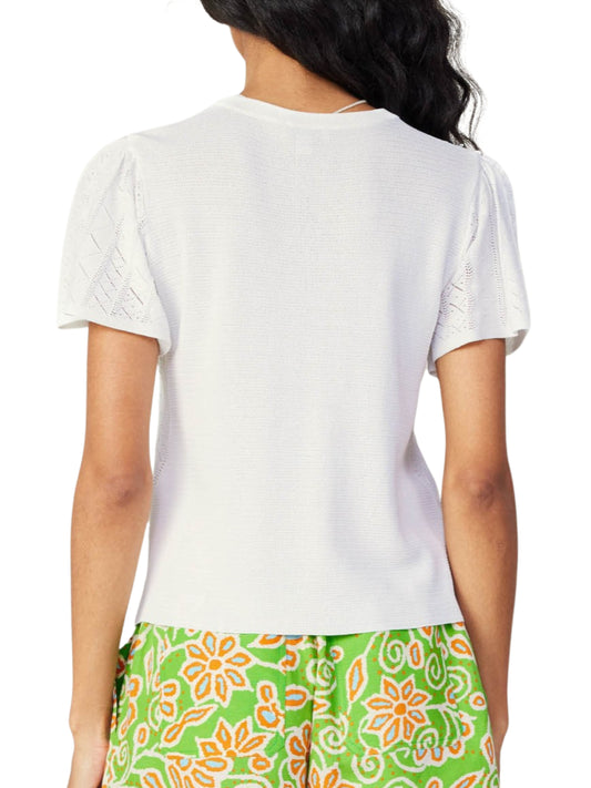 Blusa de punto con manga corta.