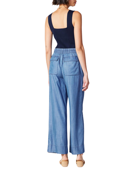Pantalón recto en denim.