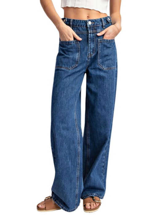 Jeans rectos con bolsas al frente.
