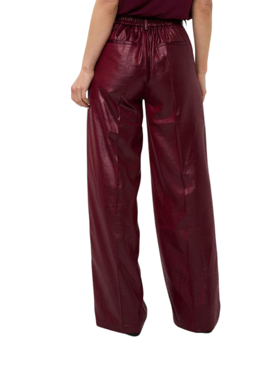 Pantalón recto de piel vegana efecto arrugado