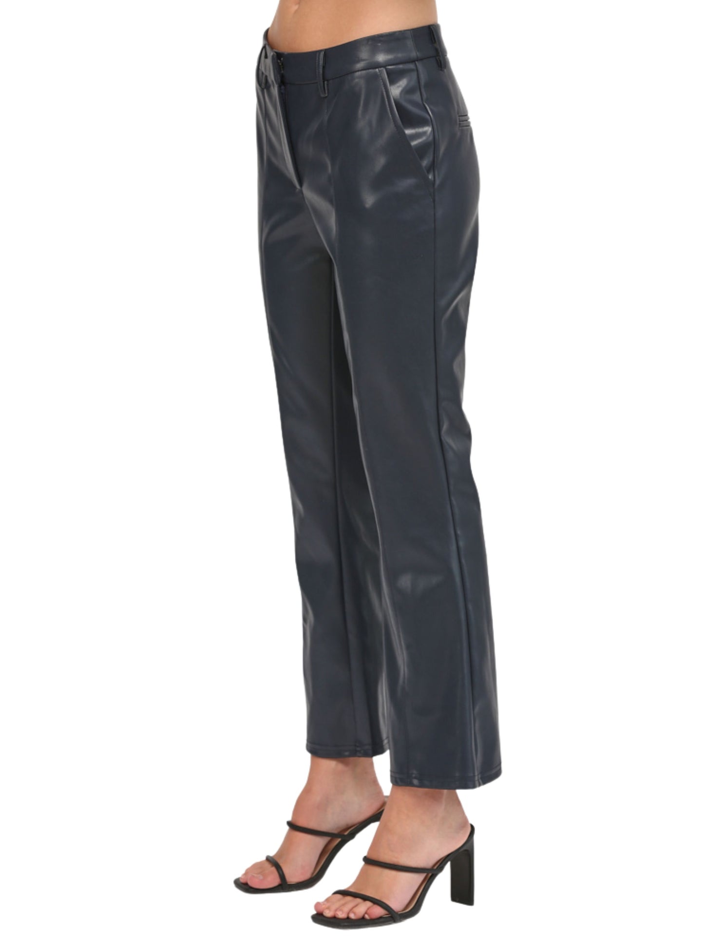 Pantalón en piel vegana