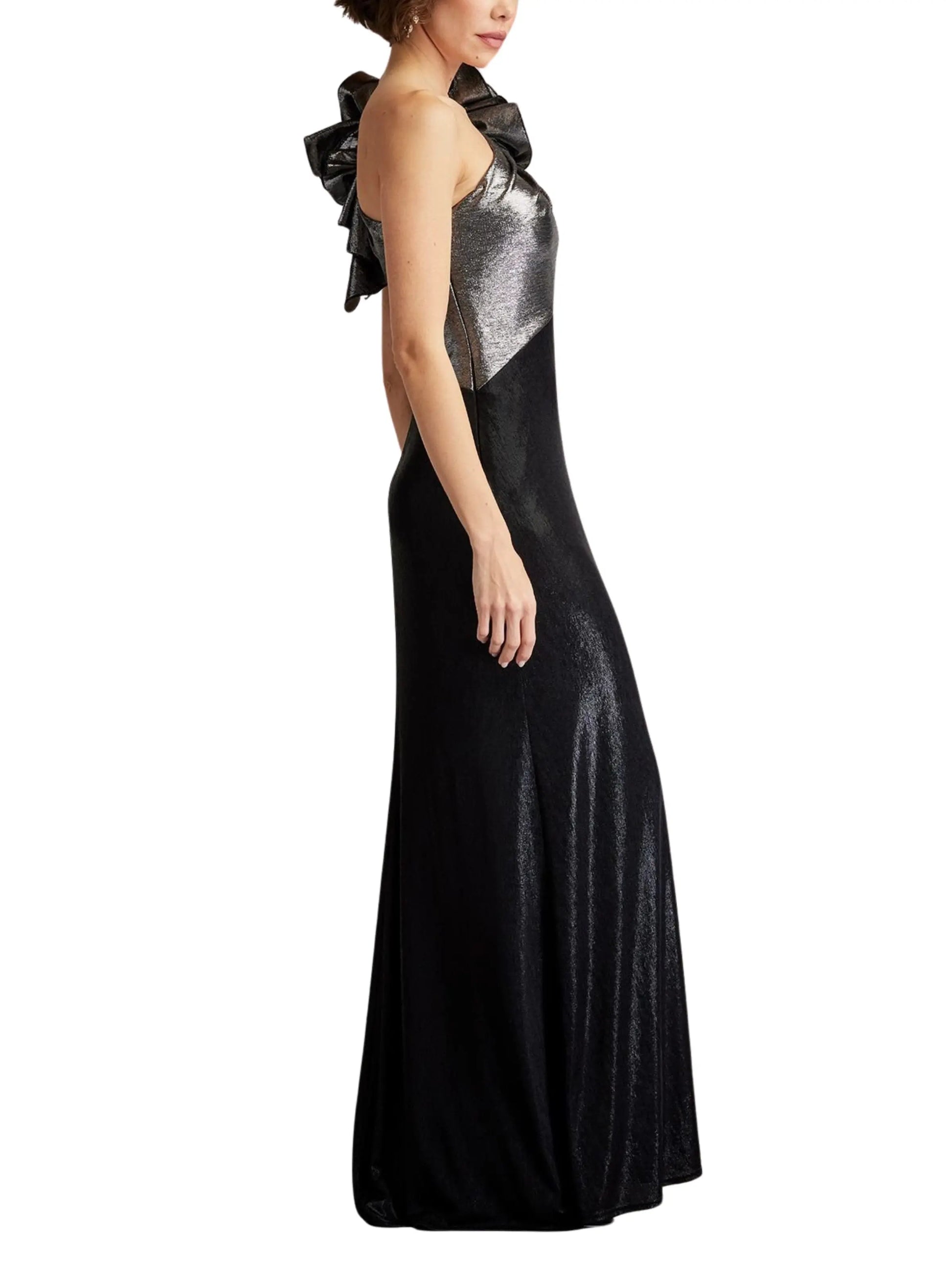 Vestido largo de un hombro con flor 3D - Escorpio Boutique