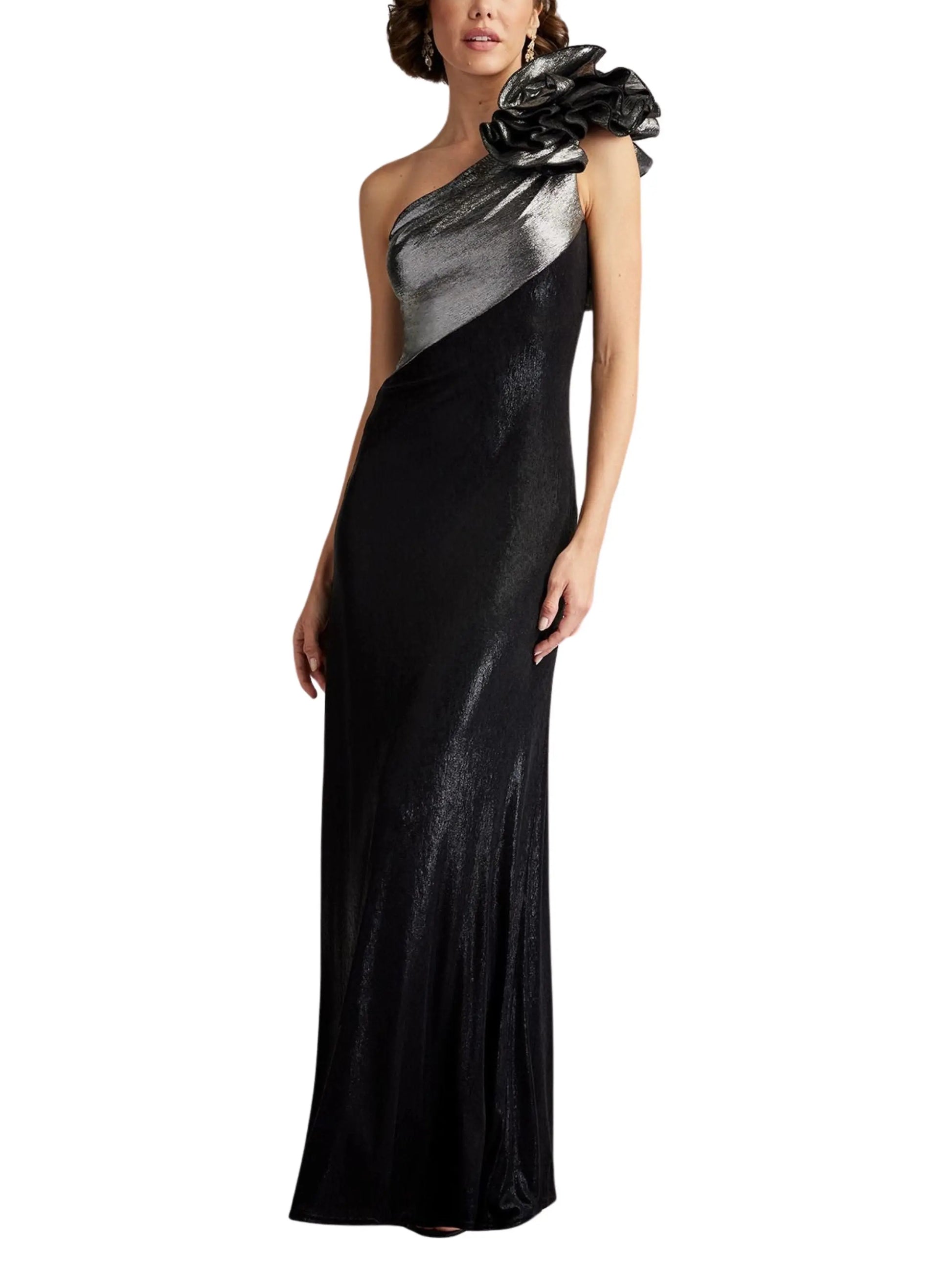 Vestido largo de un hombro con flor 3D - Escorpio Boutique