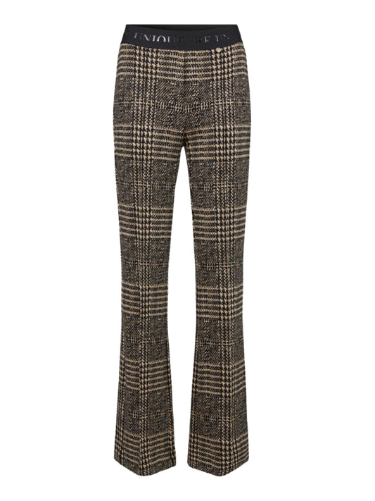 Pantalón en tartán corte campana.