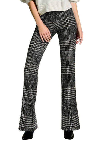 Pantalón en tartán corte campana.