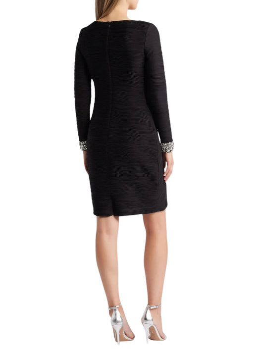 Vestido corto con puños bordados