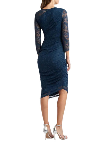 Vestido corto asimétrico de encaje