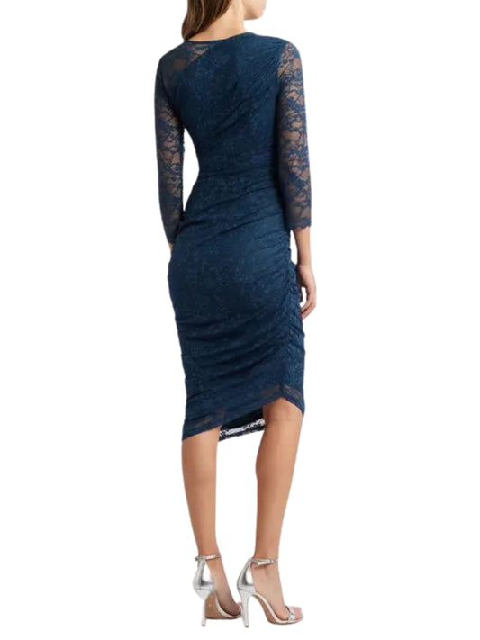 Vestido corto asimétrico de encaje