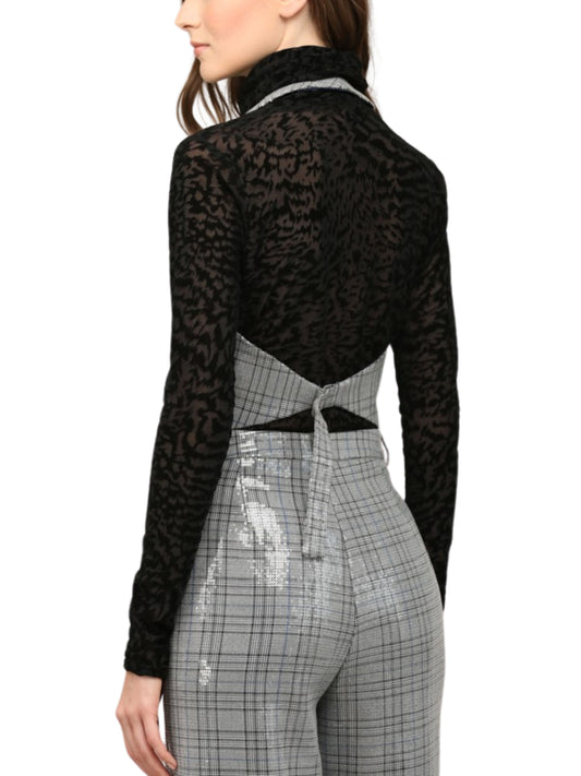Conjunto de chaleco y pantalón en tartán con lentejuela traslúcida.