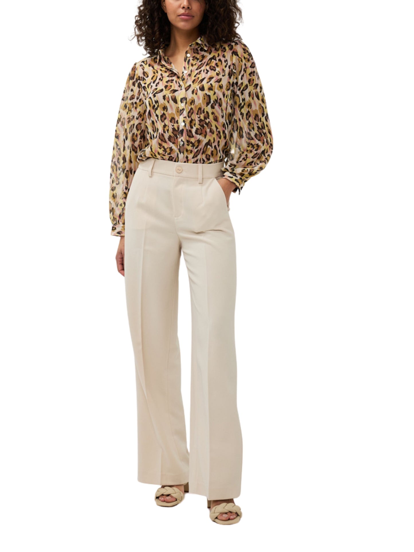 Blusa de gasa en animal print.