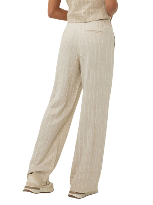 Pantalón de lino con raya.