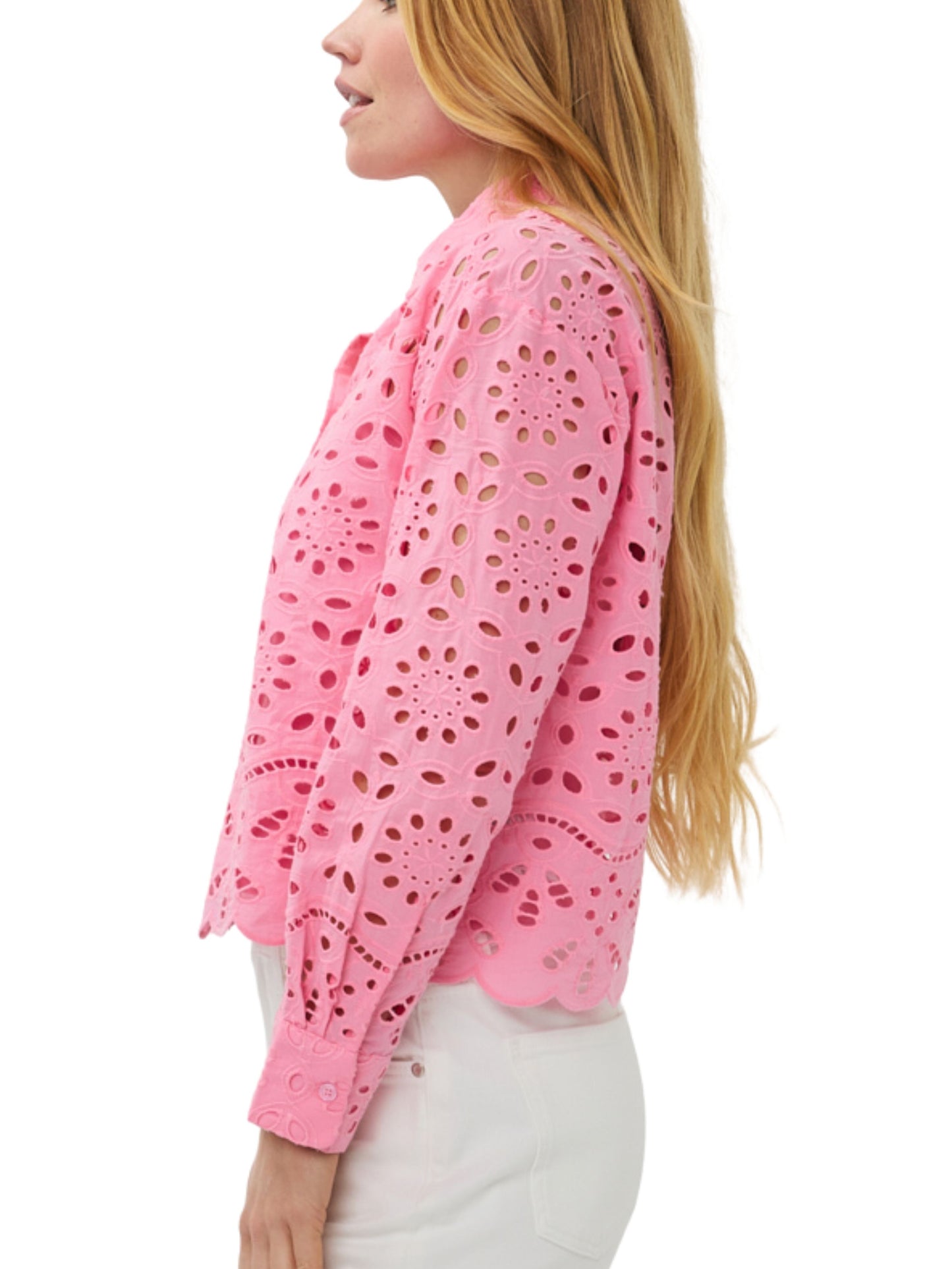 Blusa de manga larga con ojillos.