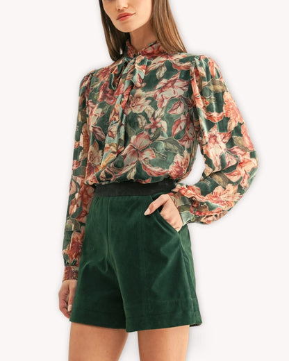 Blusa terciopelo devoré floral vista tres cuartos con manga larga y estampado floral