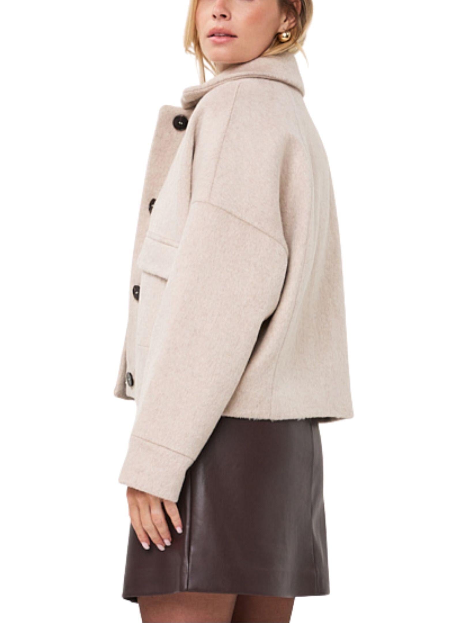 Chaqueta corta de lana EsQualo color biscuit vista lateral