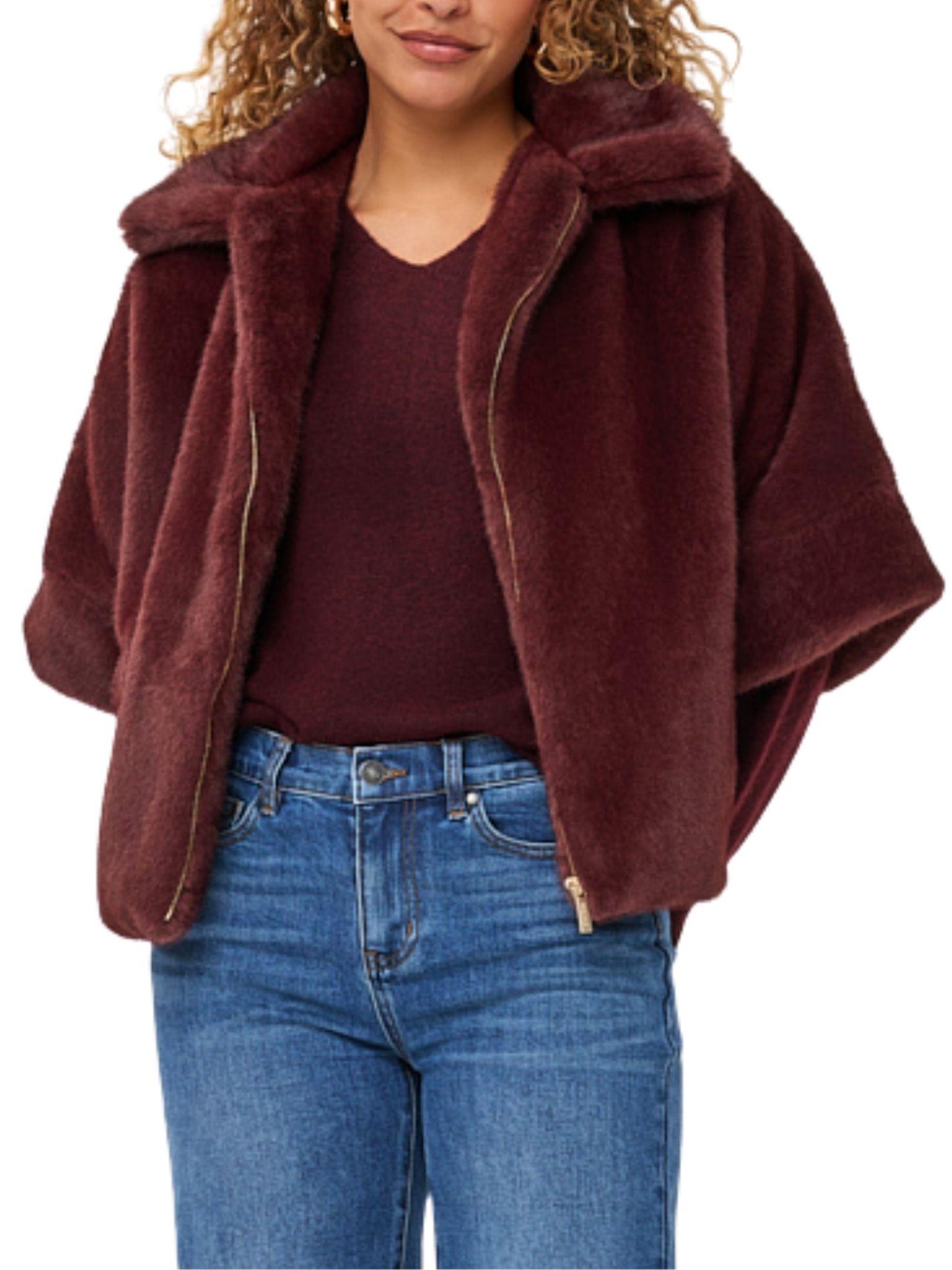 Chaqueta corta de pelo sintético EsQualo color merlot vista frontal con jeans