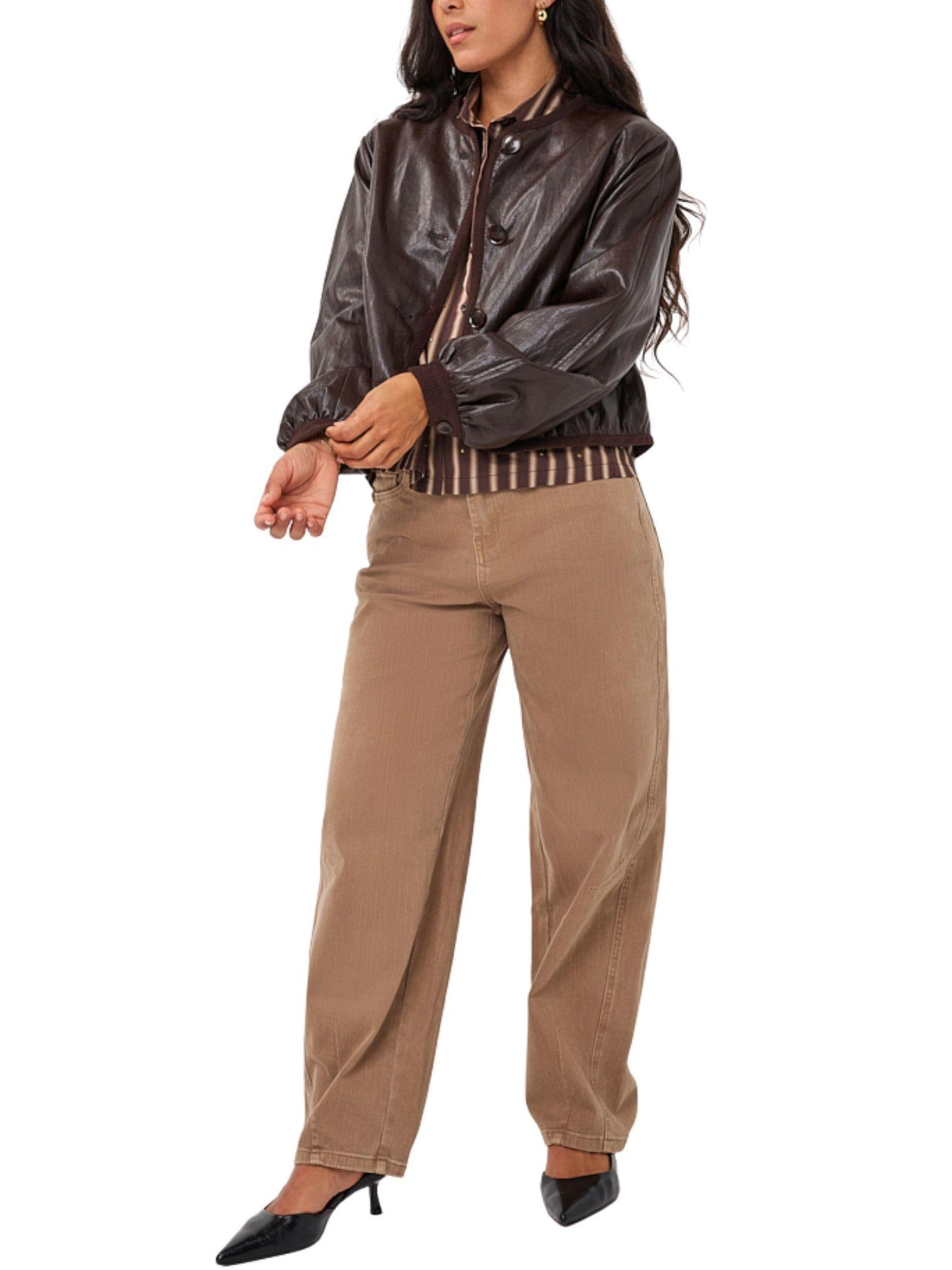 Chaqueta corta de piel sintética EsQualo cacao vista frontal look