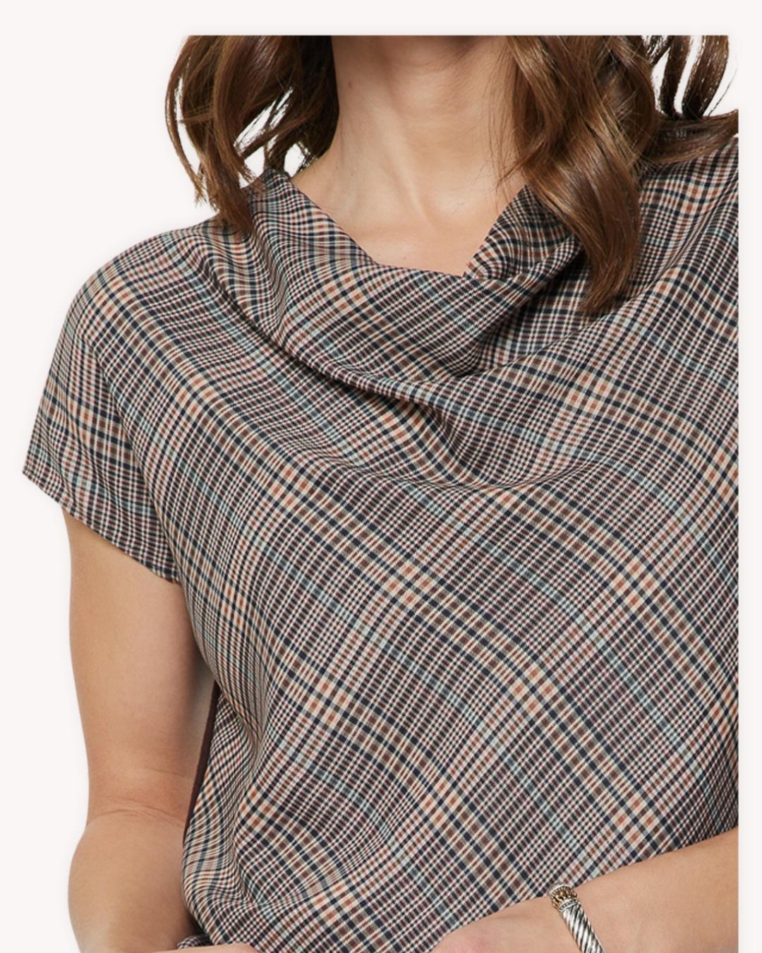 Conjunto satinado de cuadros plisado detalle de blusa de manga corta con cuello drapeado y estampado de cuadros