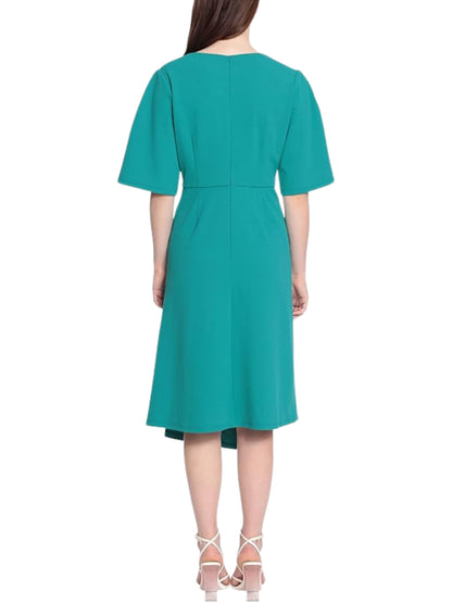 Vestido Corto Cuello V con Falda Circular - Escorpio Boutique