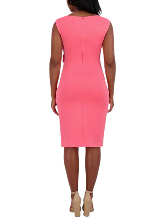 Vestido corto con flor lateral