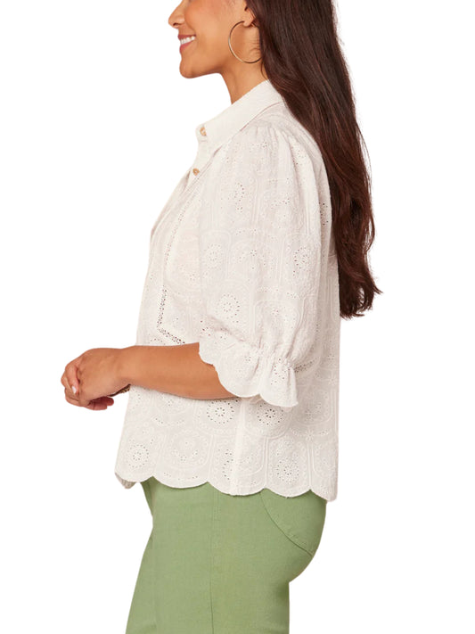 Blusa de ojillos con manga 3/4