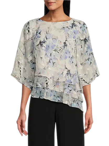 Blusa asimétrica en chifón de manga corta.
