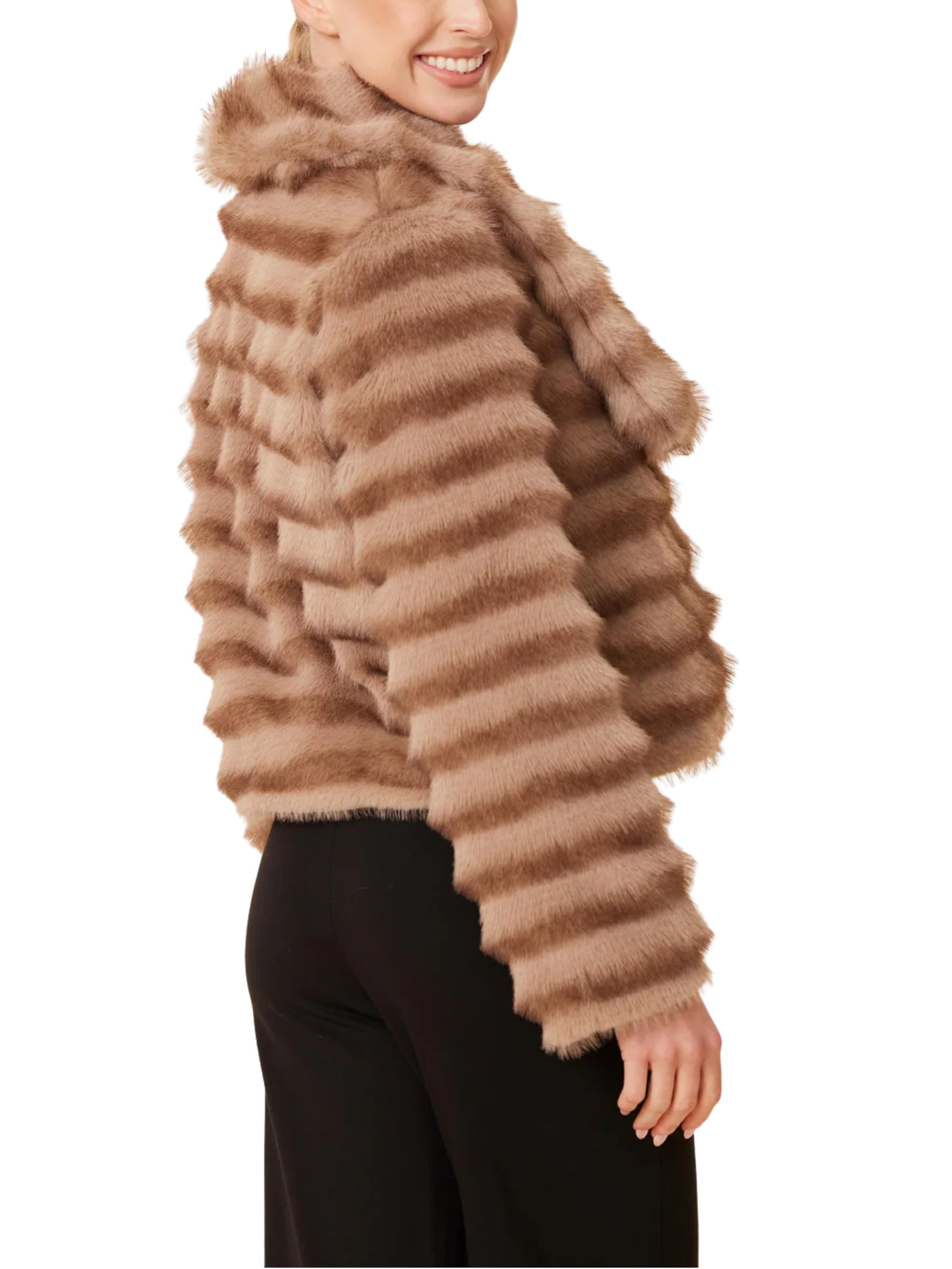 Escorpio Boutique - Abrigo Corto  Efecto Chinchilla 